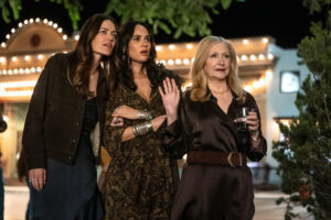RANSOM CANYON SEASON 2. (L to R) Lauren Glazier as Angie O'Grady, Marianly Tejada as Ellie, and Patricia Clarkson as Claire O’Grady in Episode 201 of Ransom Canyon Season 2. Cr. Jeff Neumann/Netflix © 2025