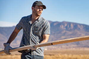 RANSOM CANYON SEASON 2. Casey W. Johnson as Kit in Episode 207 of Ransom Canyon Season 2. Cr. Jeff Neumann/Netflix © 2025