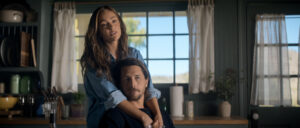 RANSOM CANYON, SEASON 2. (L to R) Minka Kelly as Quinn and Ben Robson as Oliver in Episode 203 of Ransom Canyon Season 2. Cr. Courtesy of Netflix © 2026